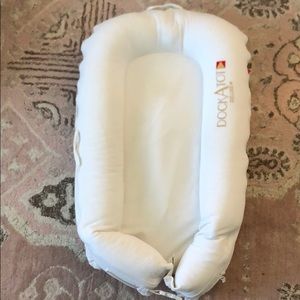 Dockatot Deluxe Plus - Pristine White